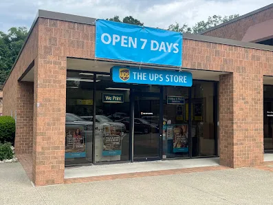 The UPS Store (Albany, NY) Notary Fit Guide: ID Matching, Document Pack Readiness, and Walk-In vs. Call-Ahead